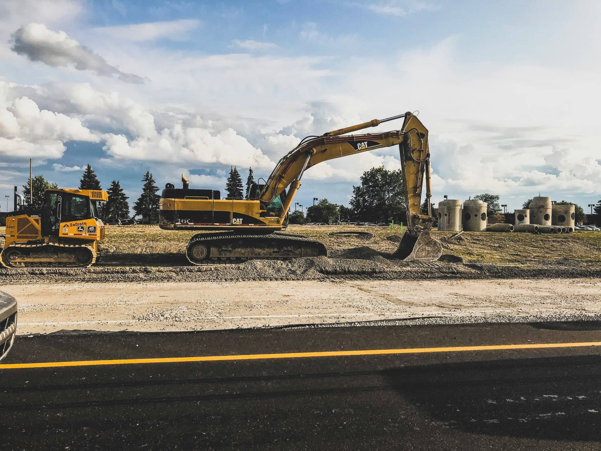Bagger auf einer Tiefbaustelle